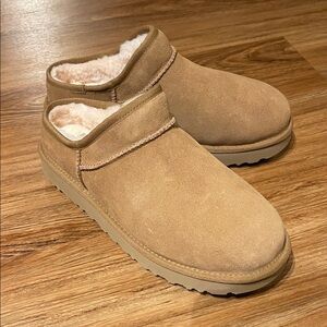 UGG Classic Slipper (women) - Brand New